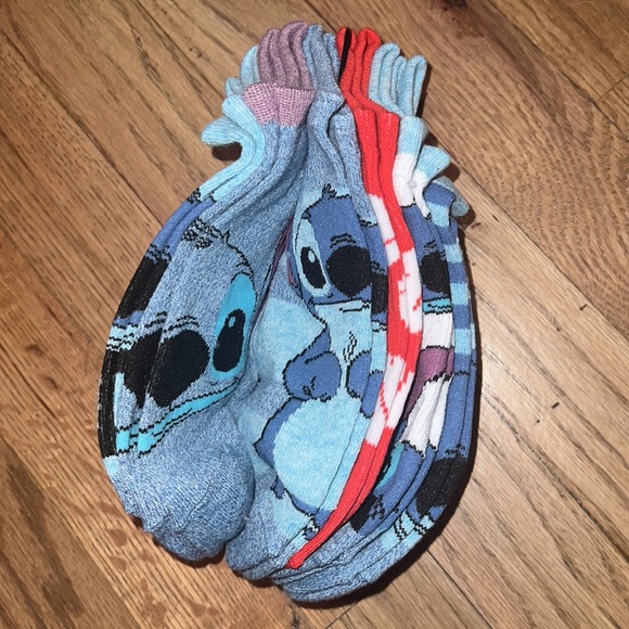 NEW WITH TAGS Disney Stitch Socks Pair of 6 Size 4-10 Women’s - Picture 2 of 6